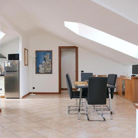 Apartmán Attico In Corsico Exteriér fotografie