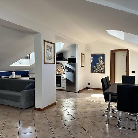 Apartmán Attico In Corsico Exteriér fotografie